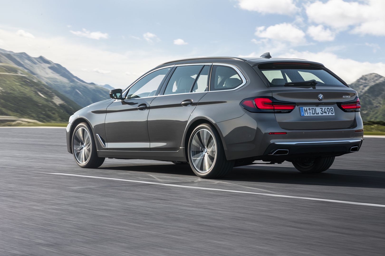 Bmw 5 Series Touring photo 6