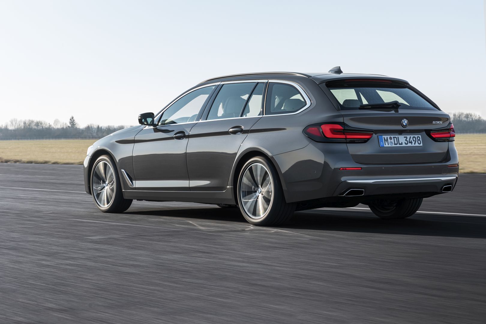 Bmw 5 Series Touring photo 10