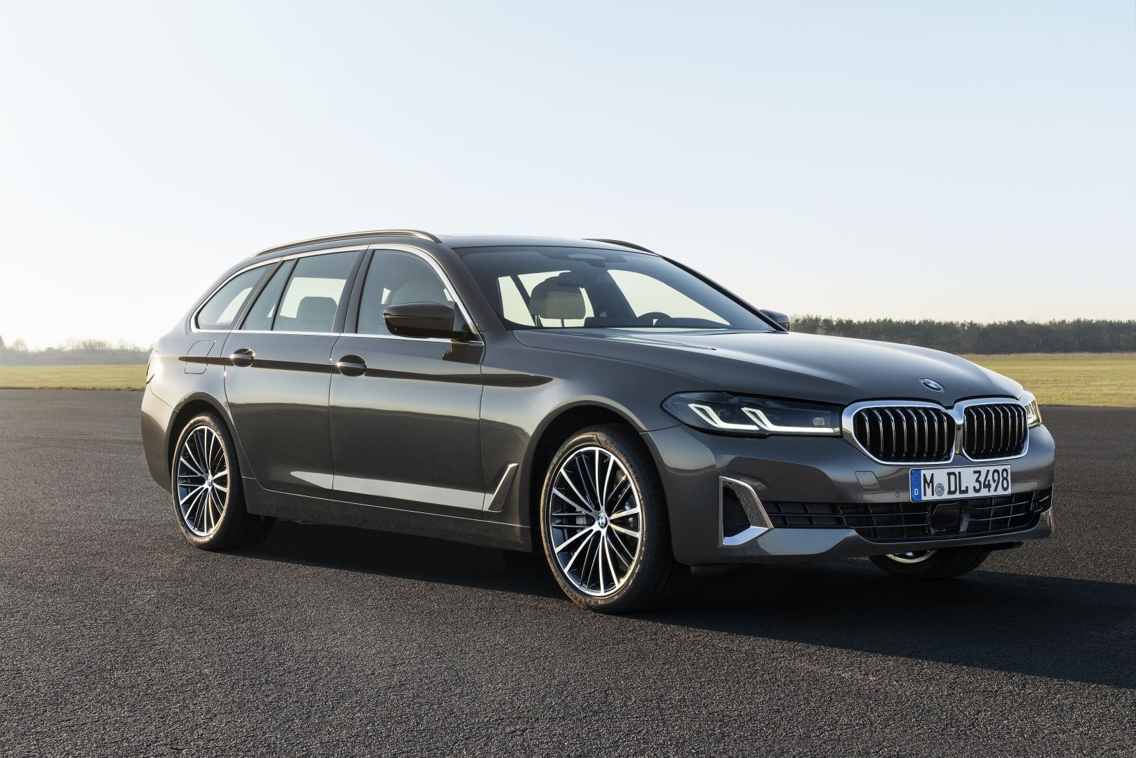 Bmw 5 Series Touring photo 11