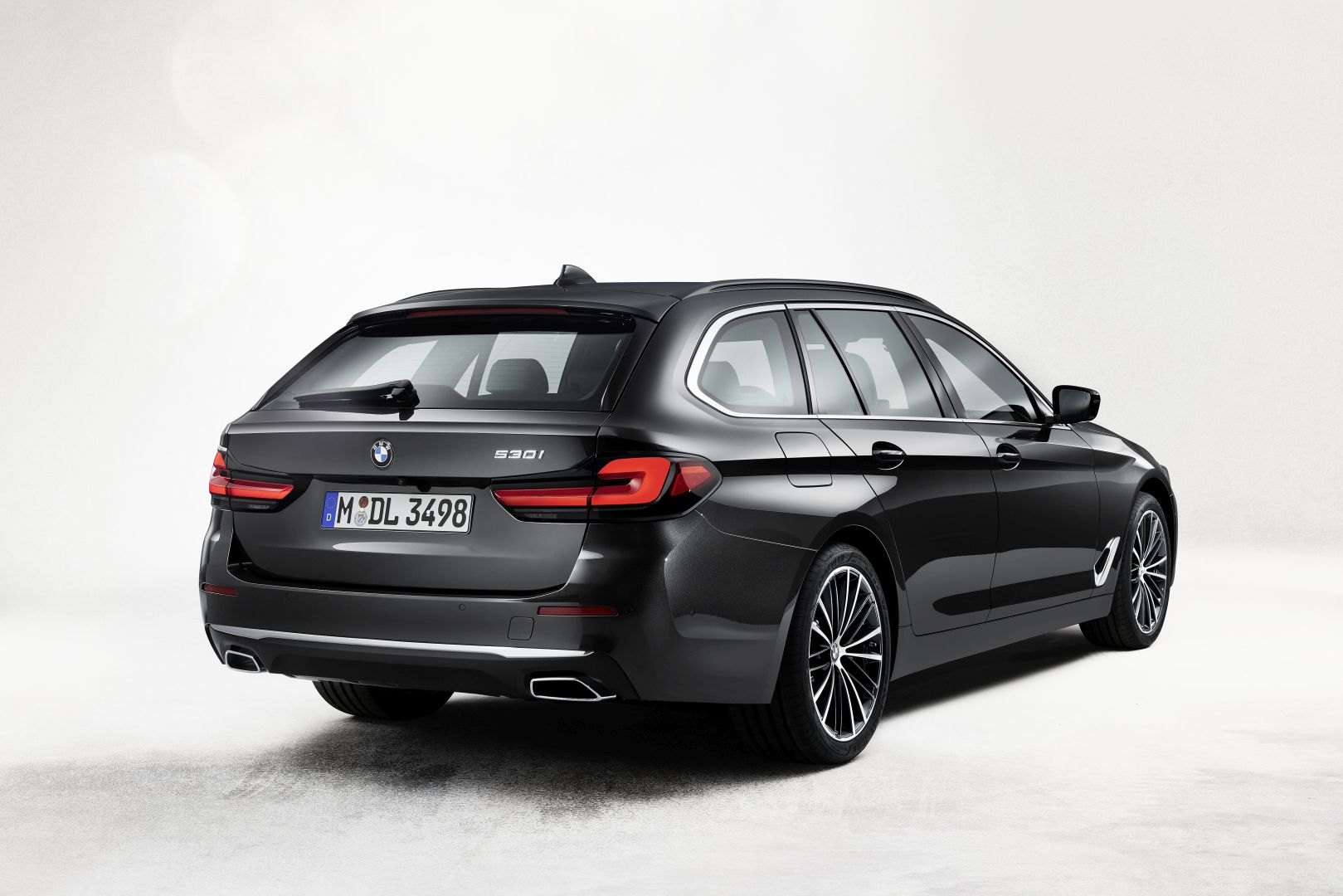 Bmw 5 Series Touring photo 19