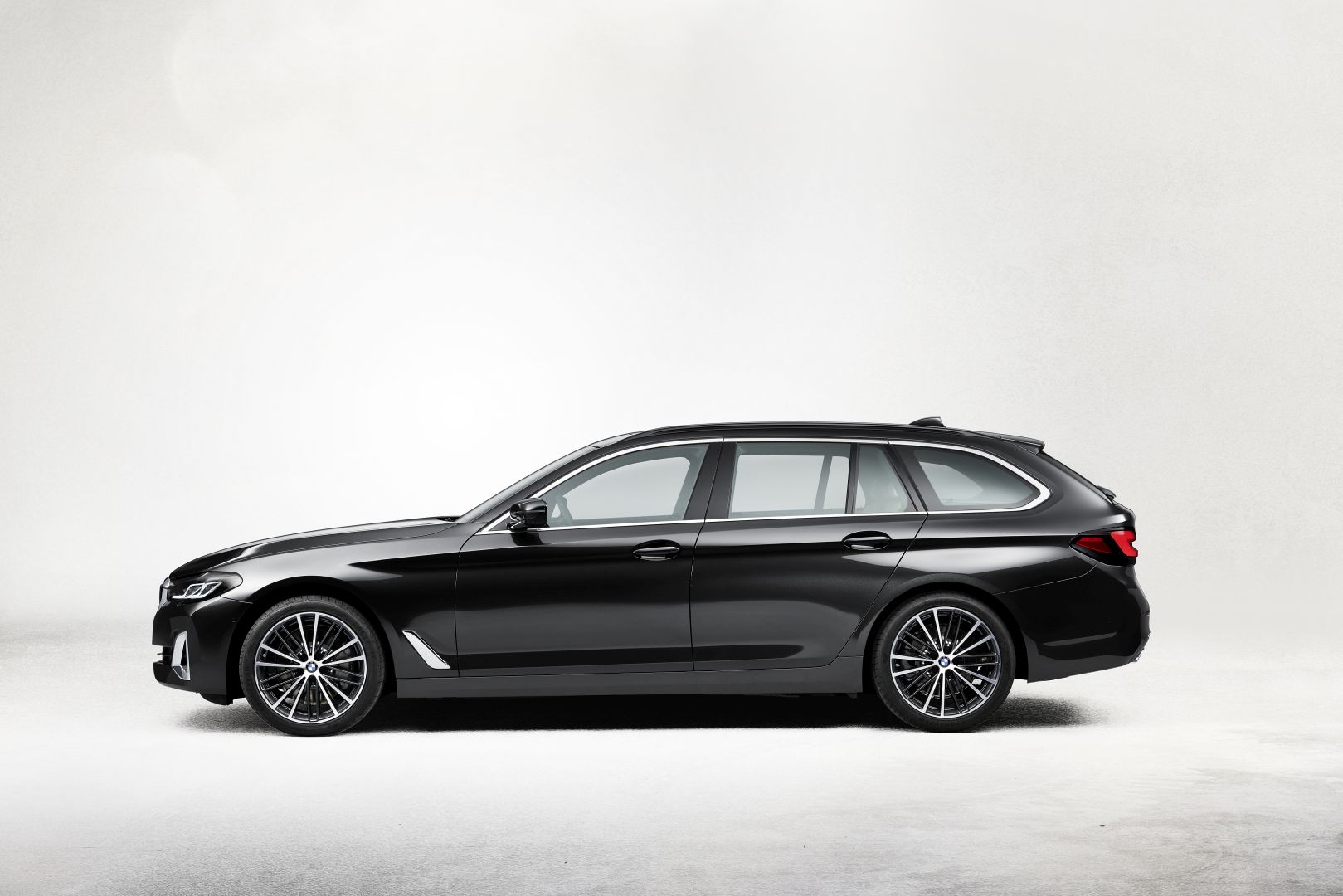 Bmw 5 Series Touring photo 20