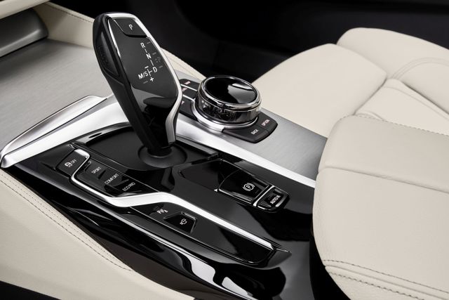 Bmw 5 Series Touring Foto 38