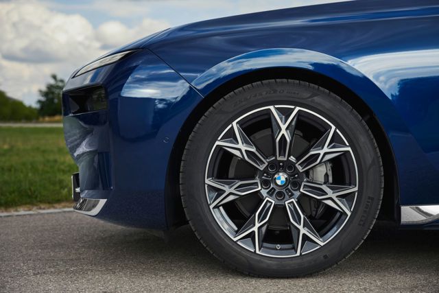 Bmw 7 Series photo 102