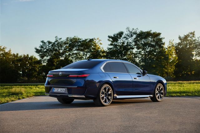 Bmw 7 Series photo 103