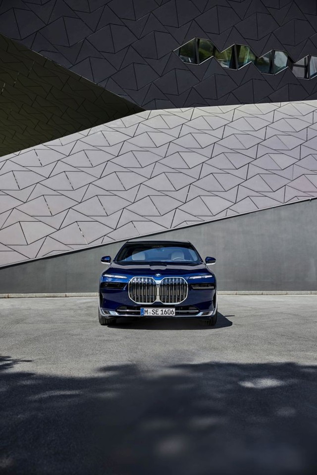 Bmw 7 Series photo 106
