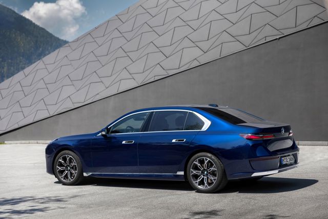 Bmw 7 Series photo 110