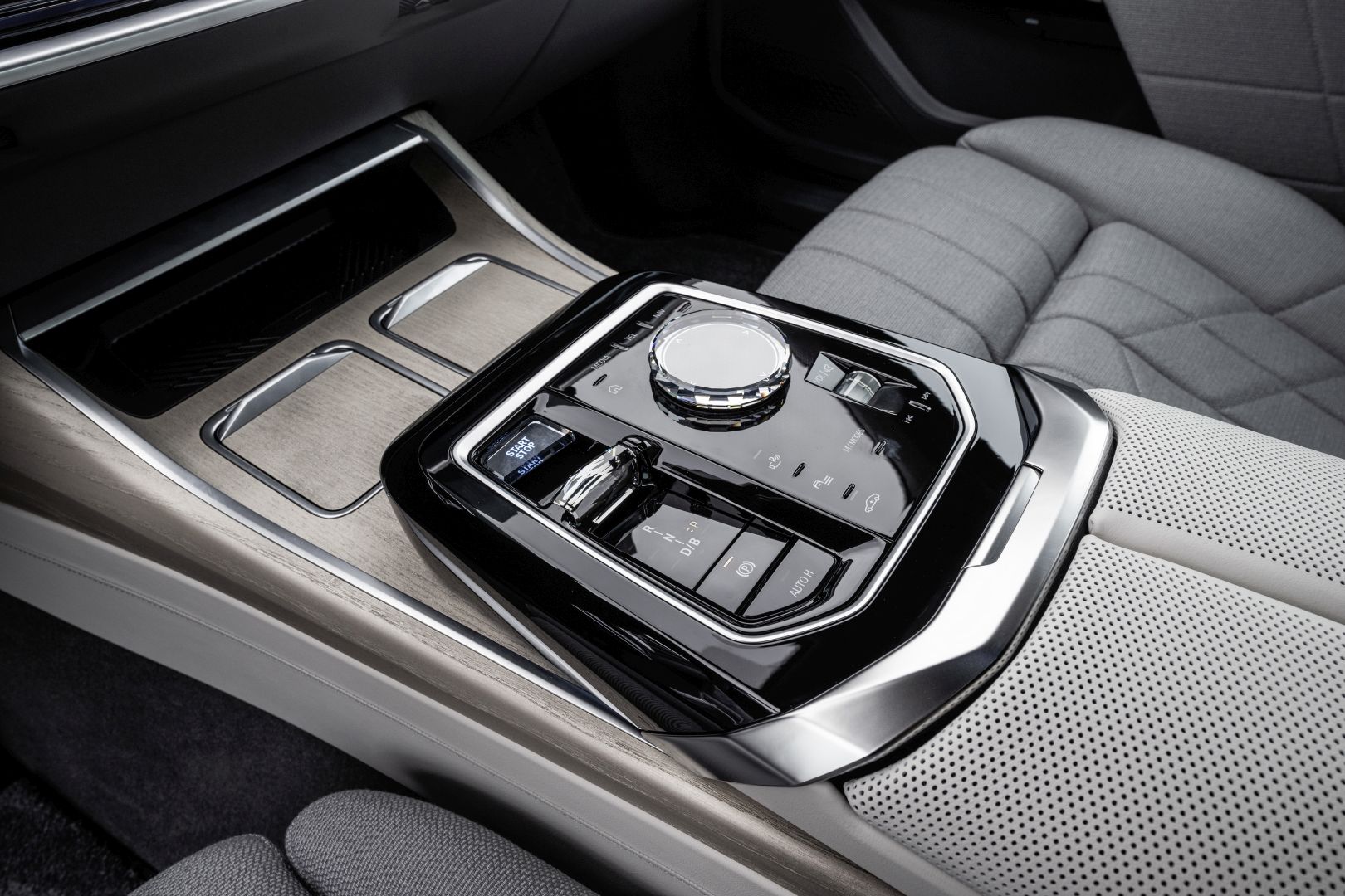 Bmw 7 Series photo 159