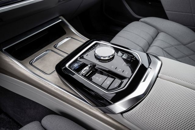 Bmw 7 Series photo 159