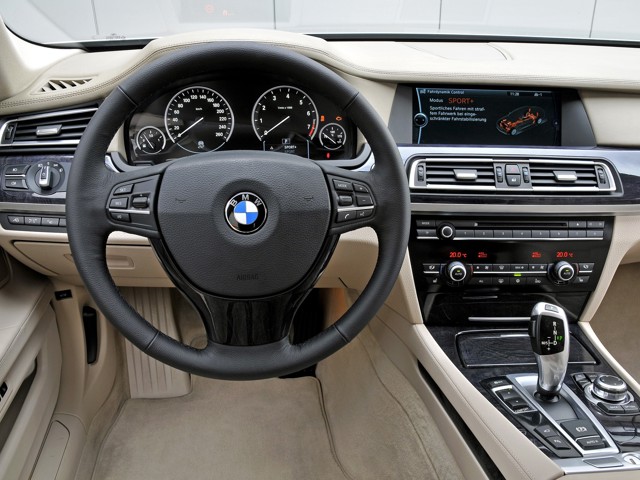 Bmw 7 Series photo 102