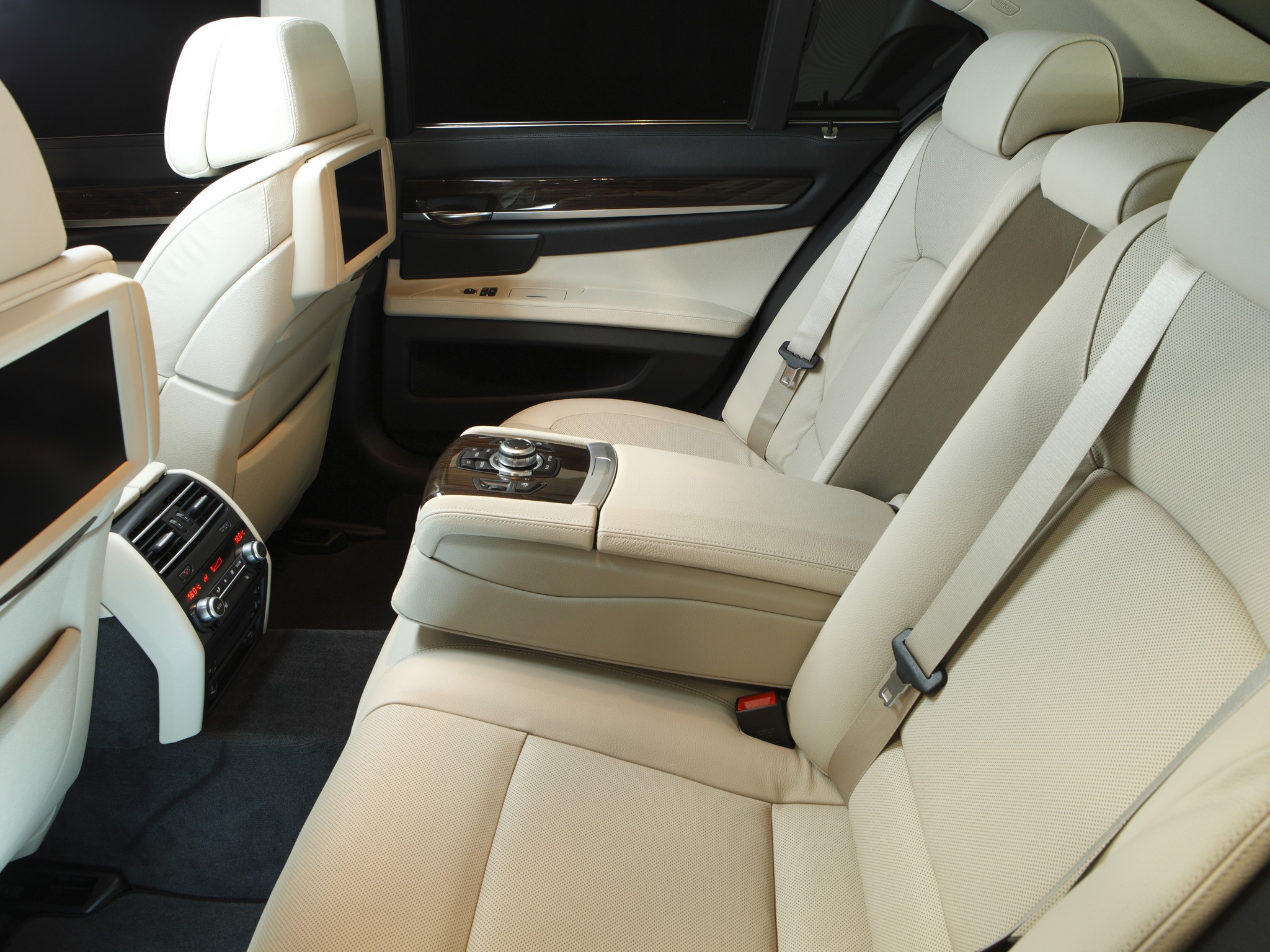 Bmw 7 Series photo 105