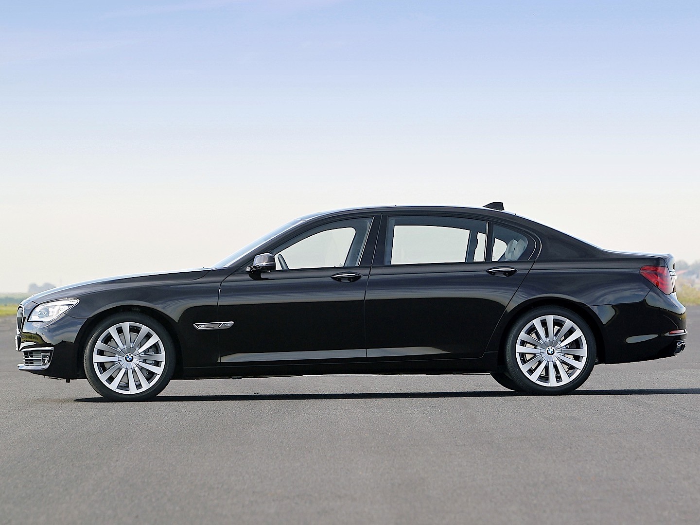 Bmw 7 Series photo 28