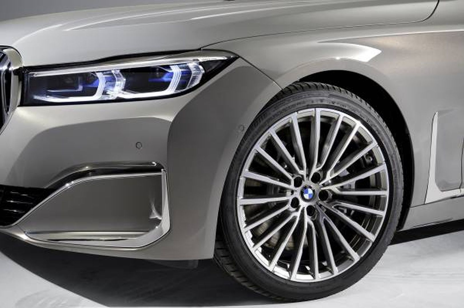 Bmw 7 Series photo 8