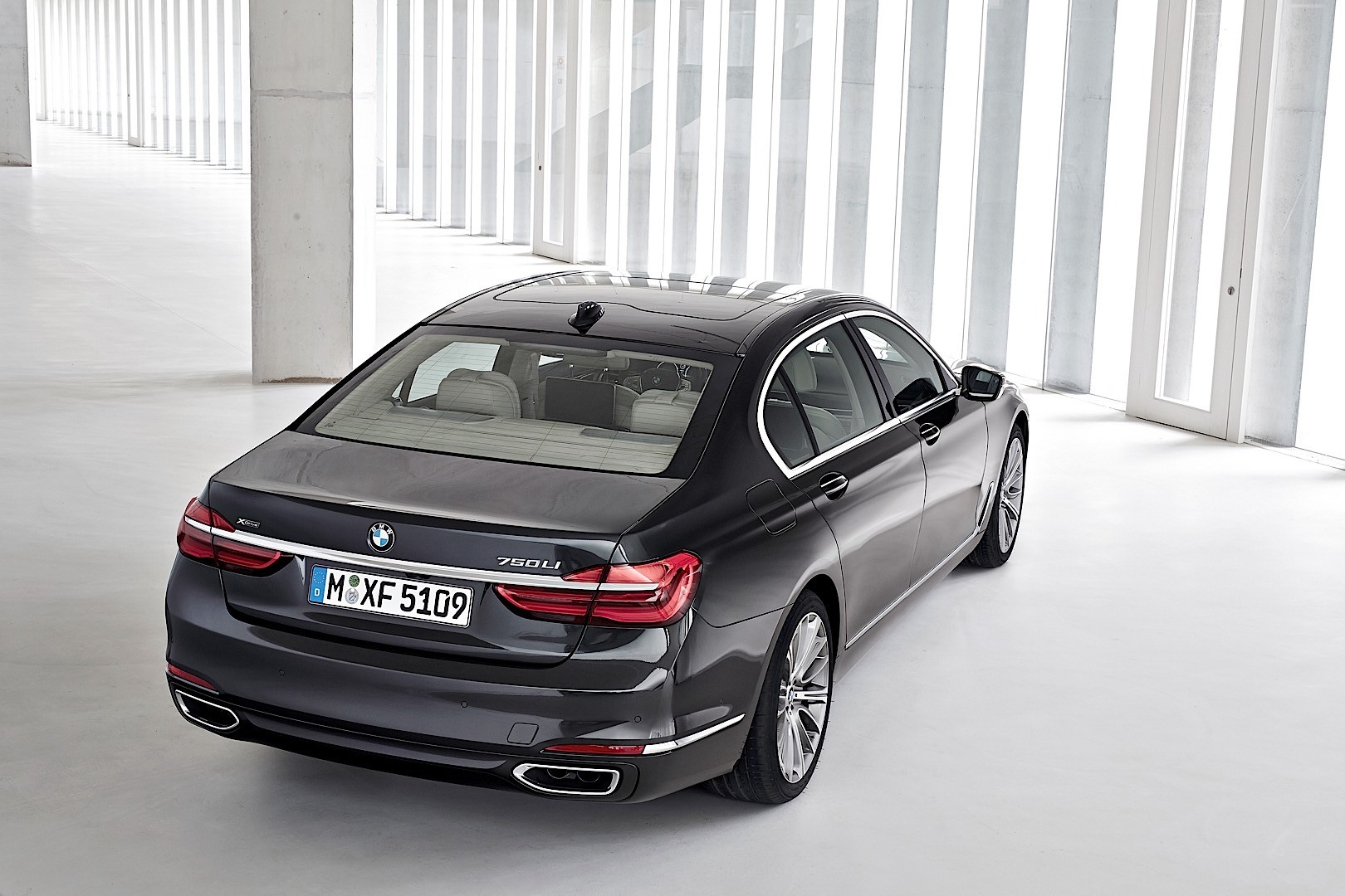 Bmw 7 Series photo 29