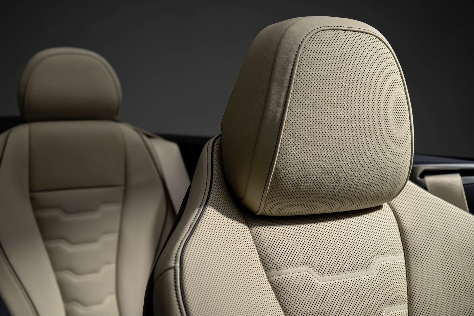 Bmw 8 Series Convertible photo 23