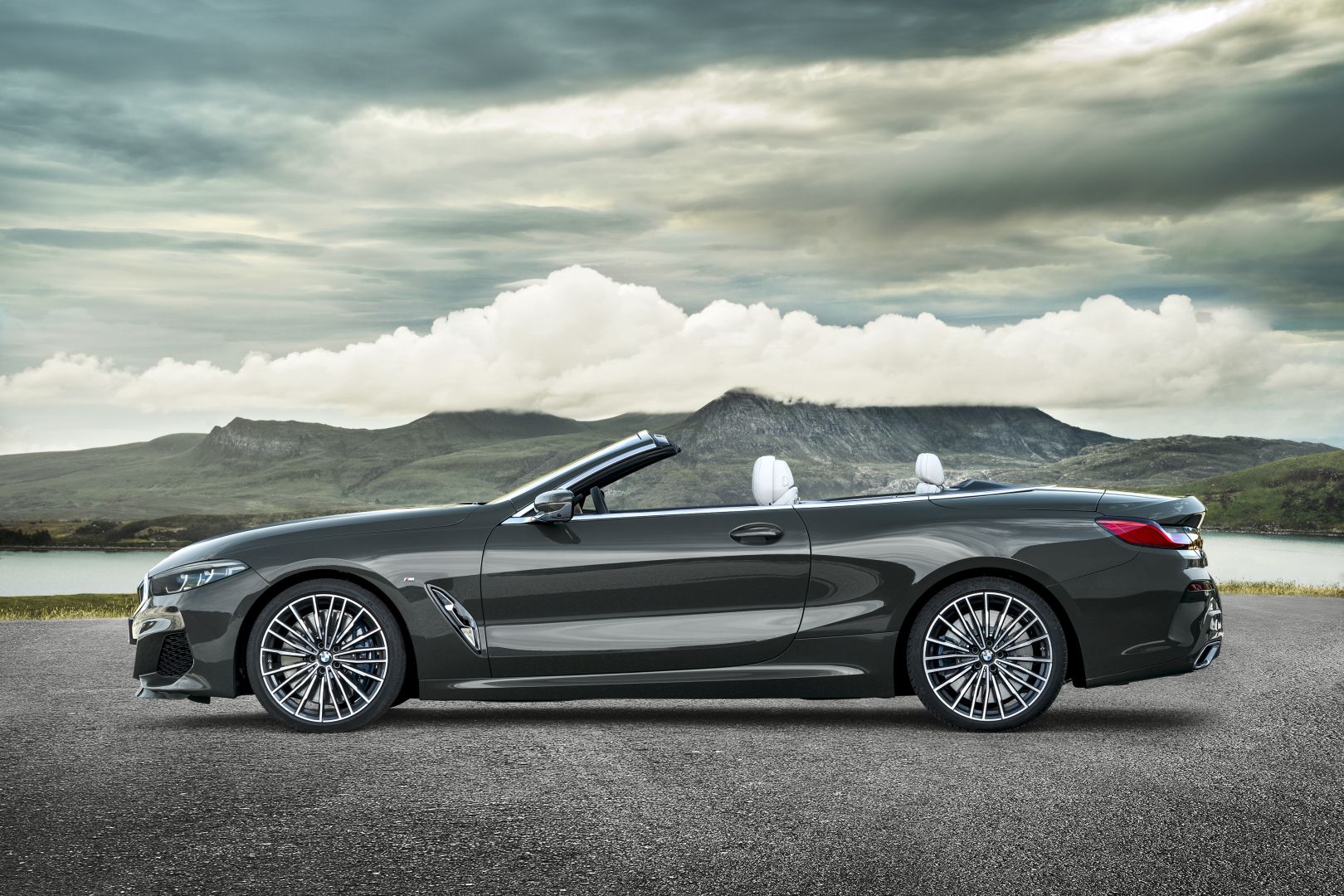 Bmw 8 Series Convertible photo 16