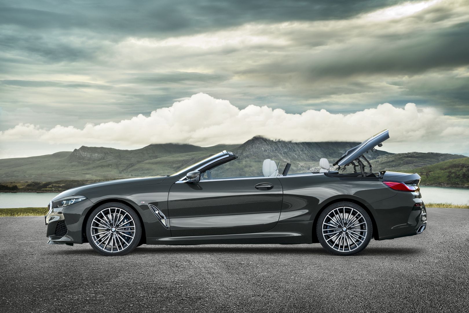 Bmw 8 Series Convertible photo 17