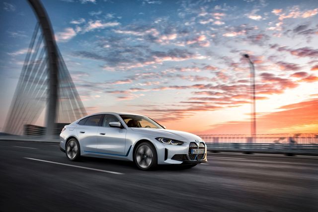 Bmw I4 Foto 8