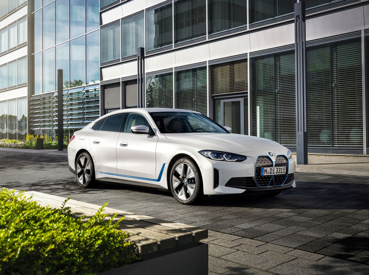 Bmw I4 photo 21