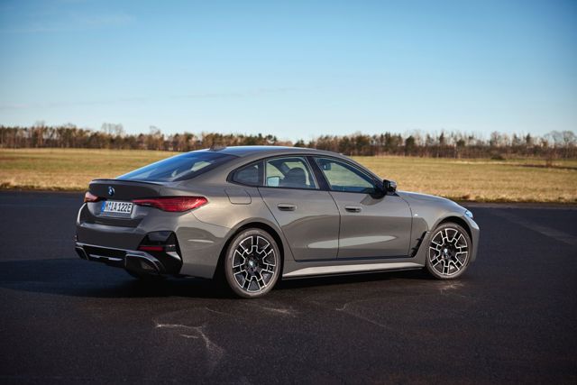 Bmw I4 photo 16