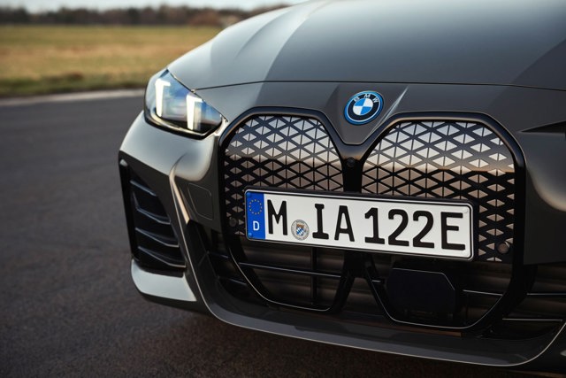 Bmw I4 photo 18