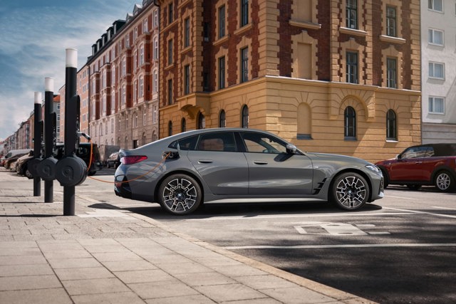 Bmw I4 photo 21