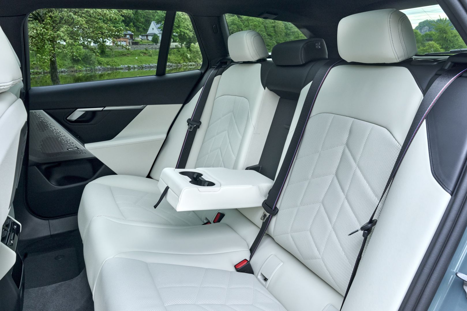 Bmw I5 Touring photo 297