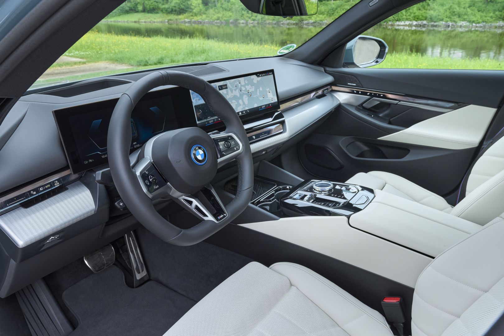 Bmw I5 Touring photo 300