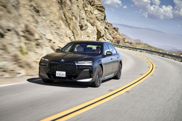 Bmw I7 photo 75