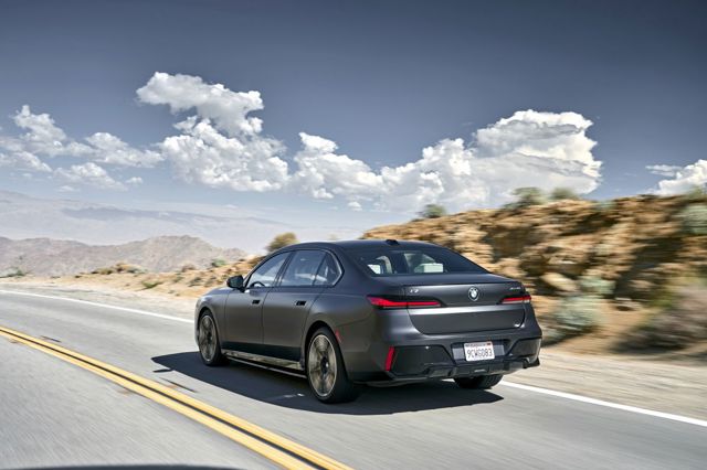 Bmw I7 photo 82