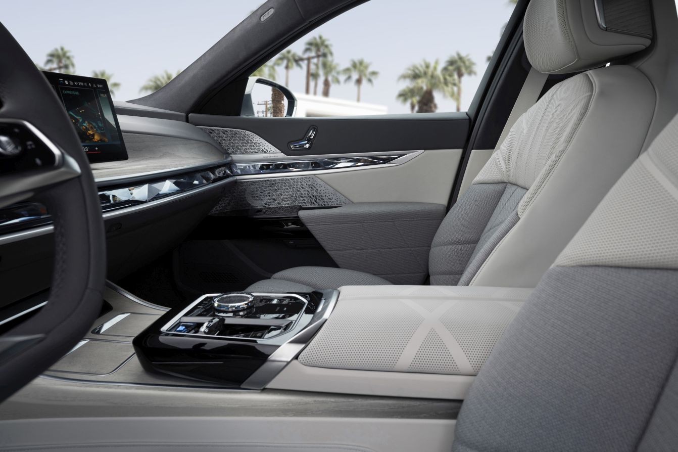 Bmw I7 photo 129
