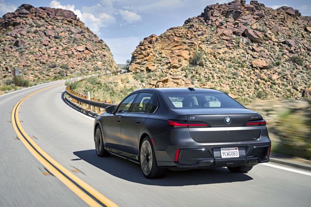 Bmw I7 photo 85