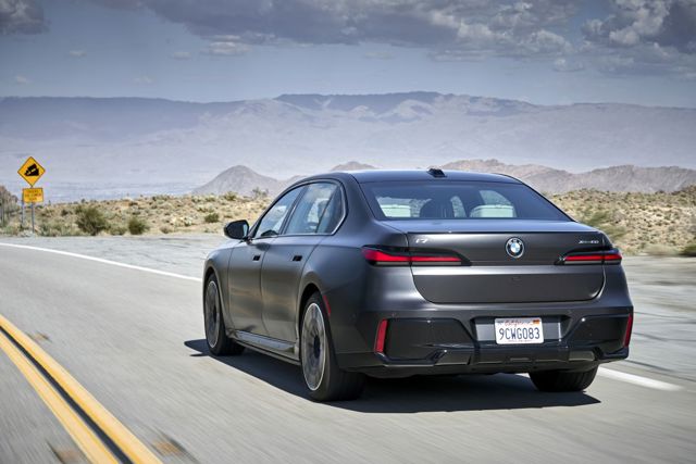 Bmw I7 photo 86
