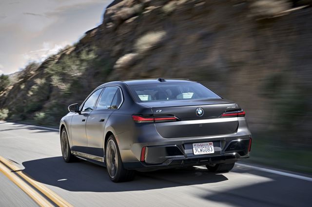 Bmw I7 photo 87