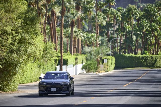 Bmw I7 photo 90