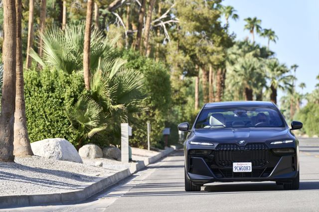 Bmw I7 photo 92