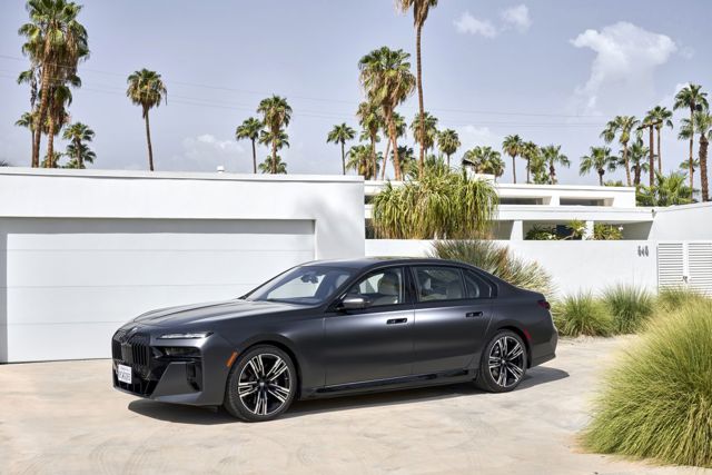 Bmw I7 photo 97