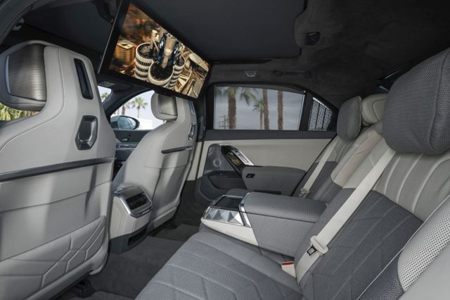 Bmw I7 photo 131