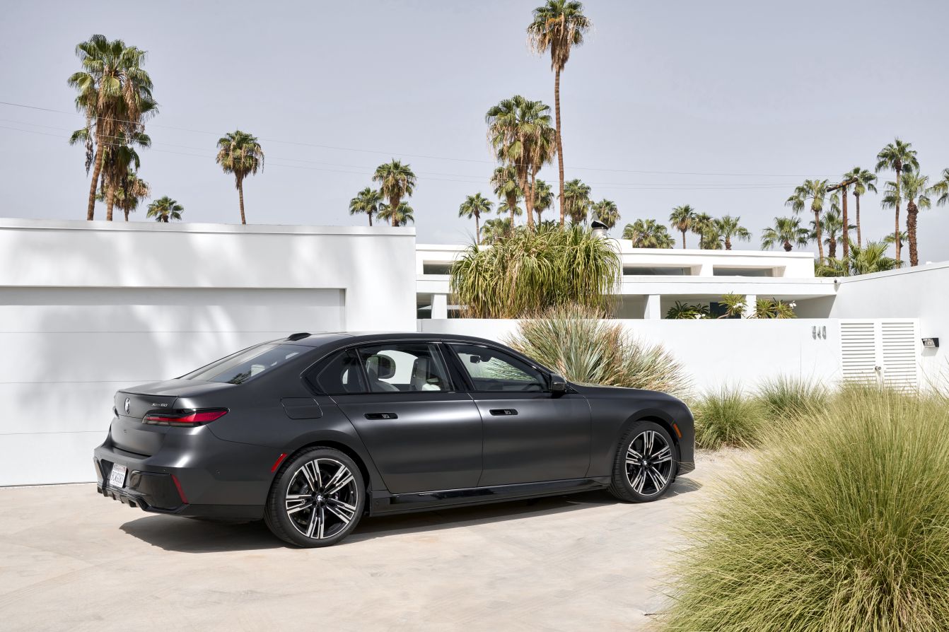 Bmw I7 photo 104