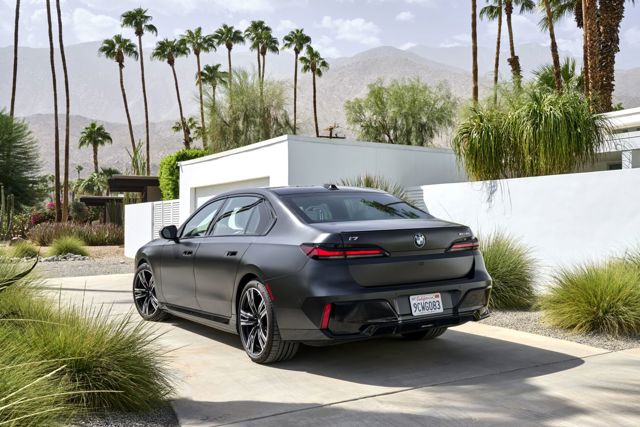 Bmw I7 photo 105