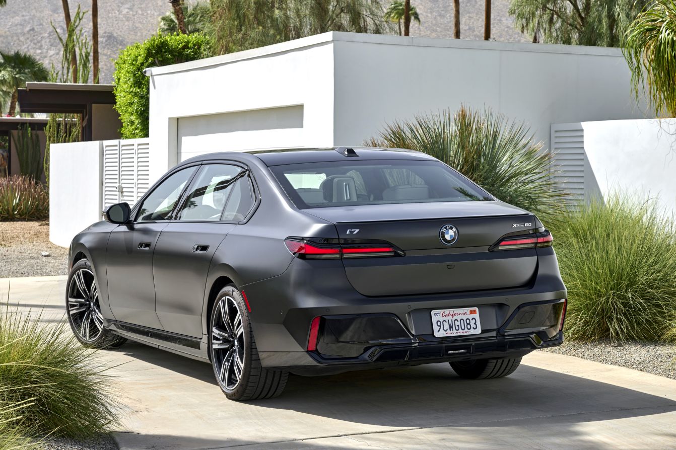 Bmw I7 photo 106