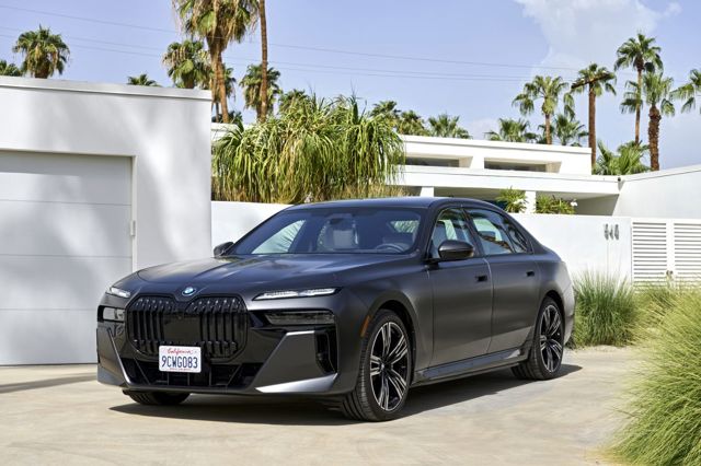 Bmw I7 photo 107