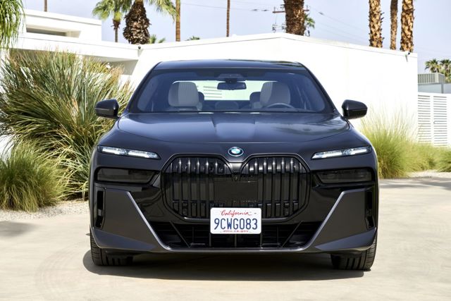 Bmw I7 photo 108