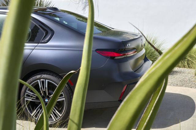 Bmw I7 photo 116