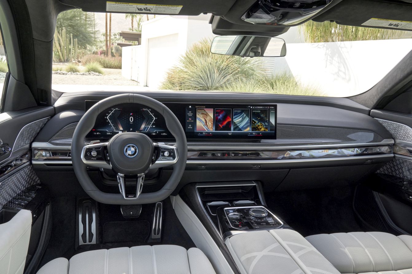 Bmw I7 photo 146