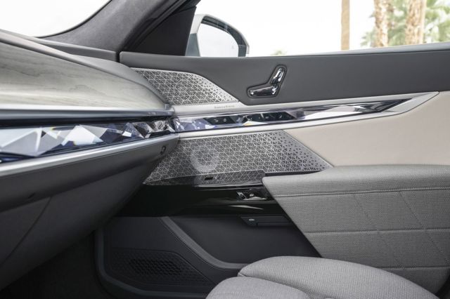 Bmw I7 photo 120