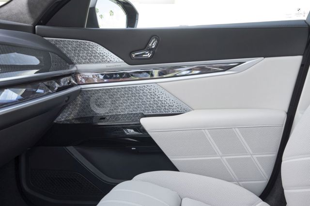 Bmw I7 photo 147