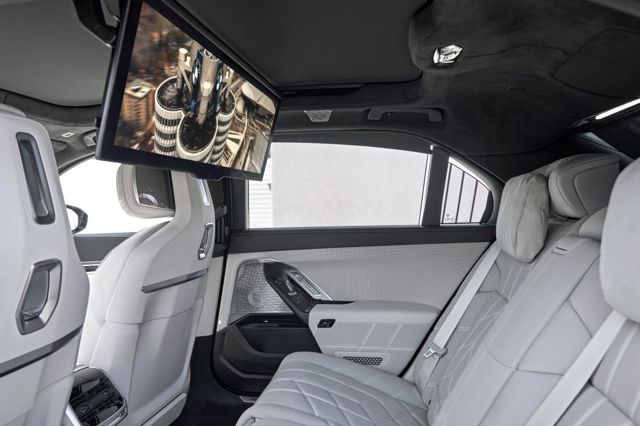 Bmw I7 photo 153