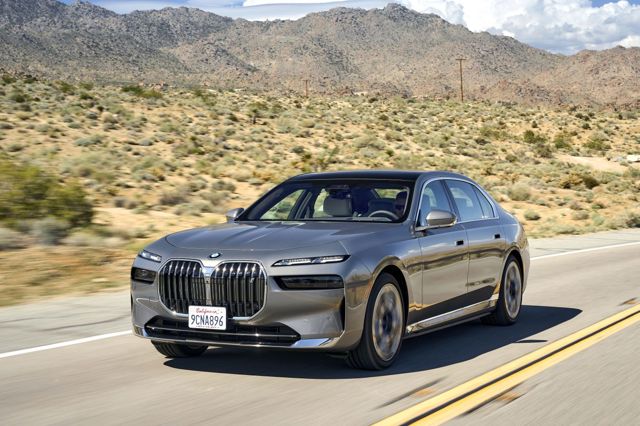 Bmw I7 photo 2