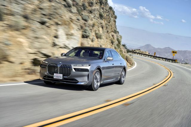 Bmw I7 photo 4