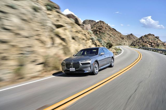 Bmw I7 photo 5